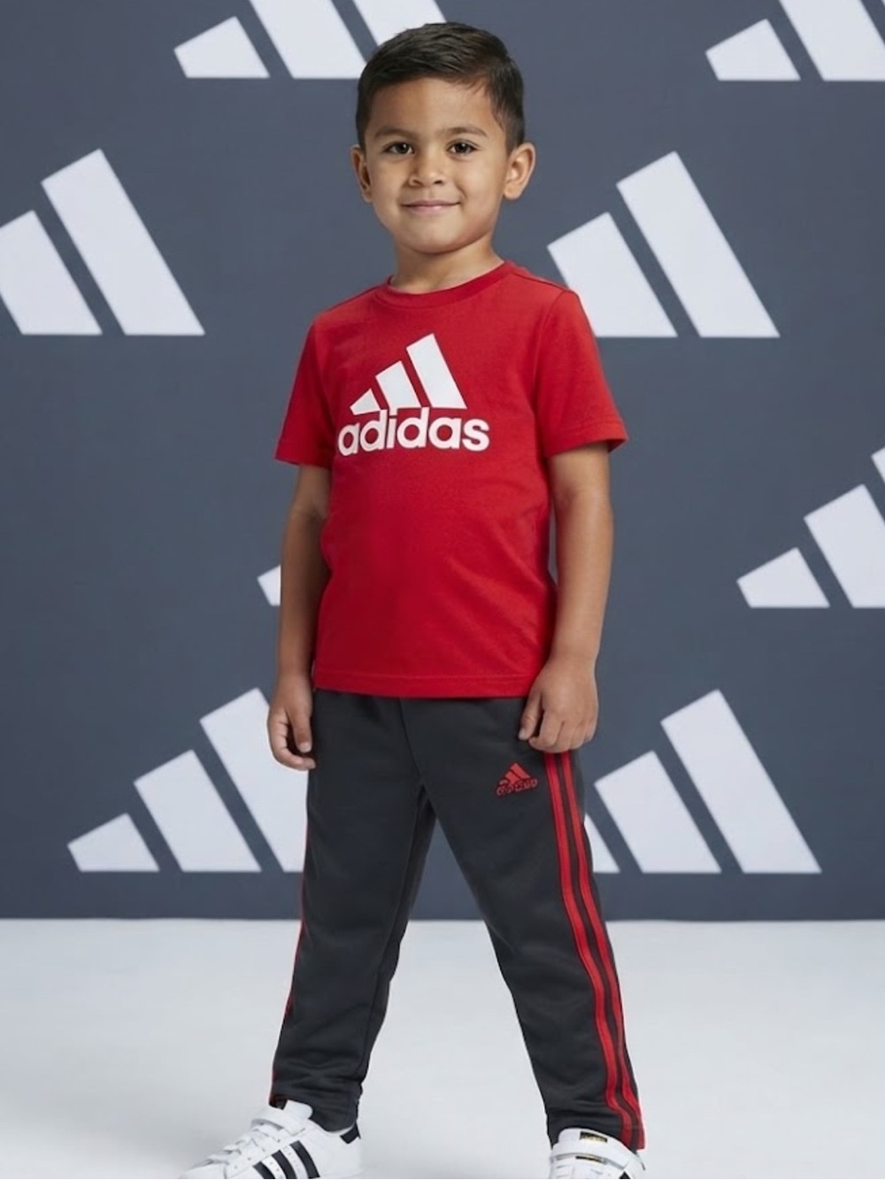 Authentic Adidas signature tee shirt & matching track pants sz 4 boys